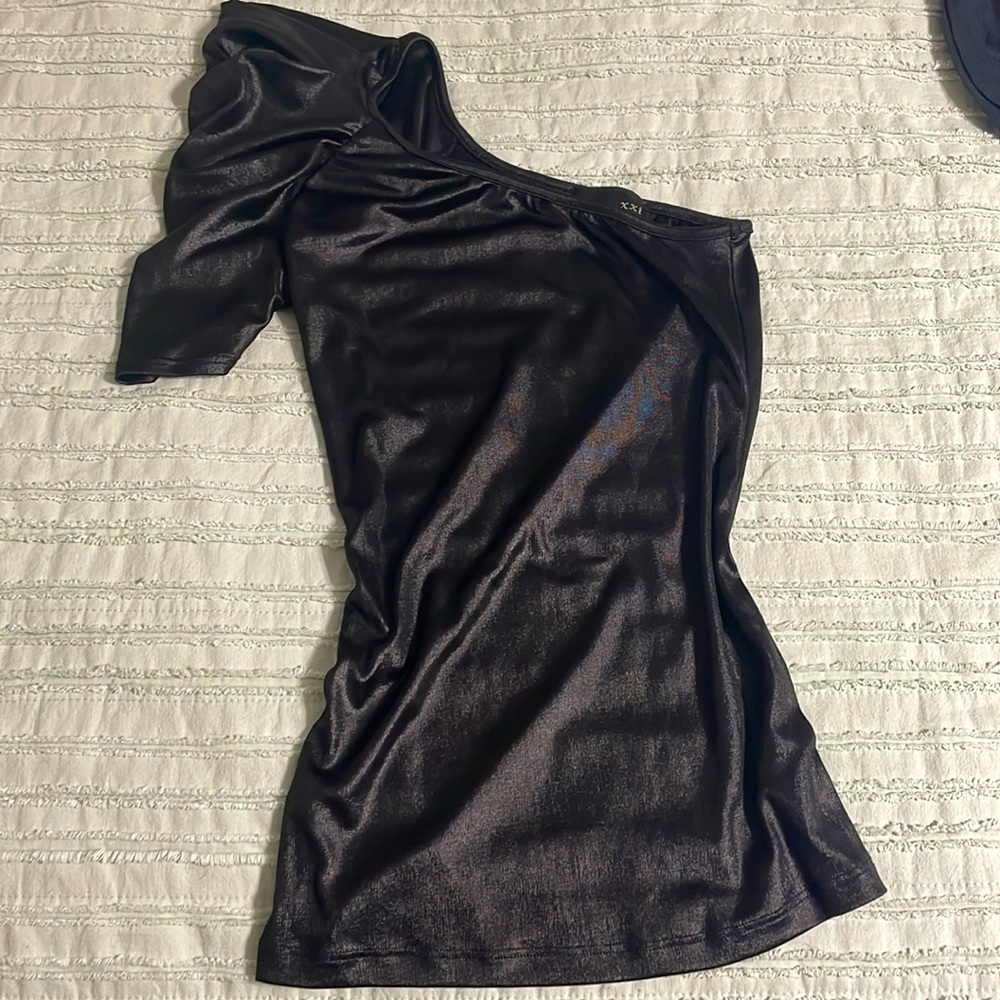 One sleeve black top